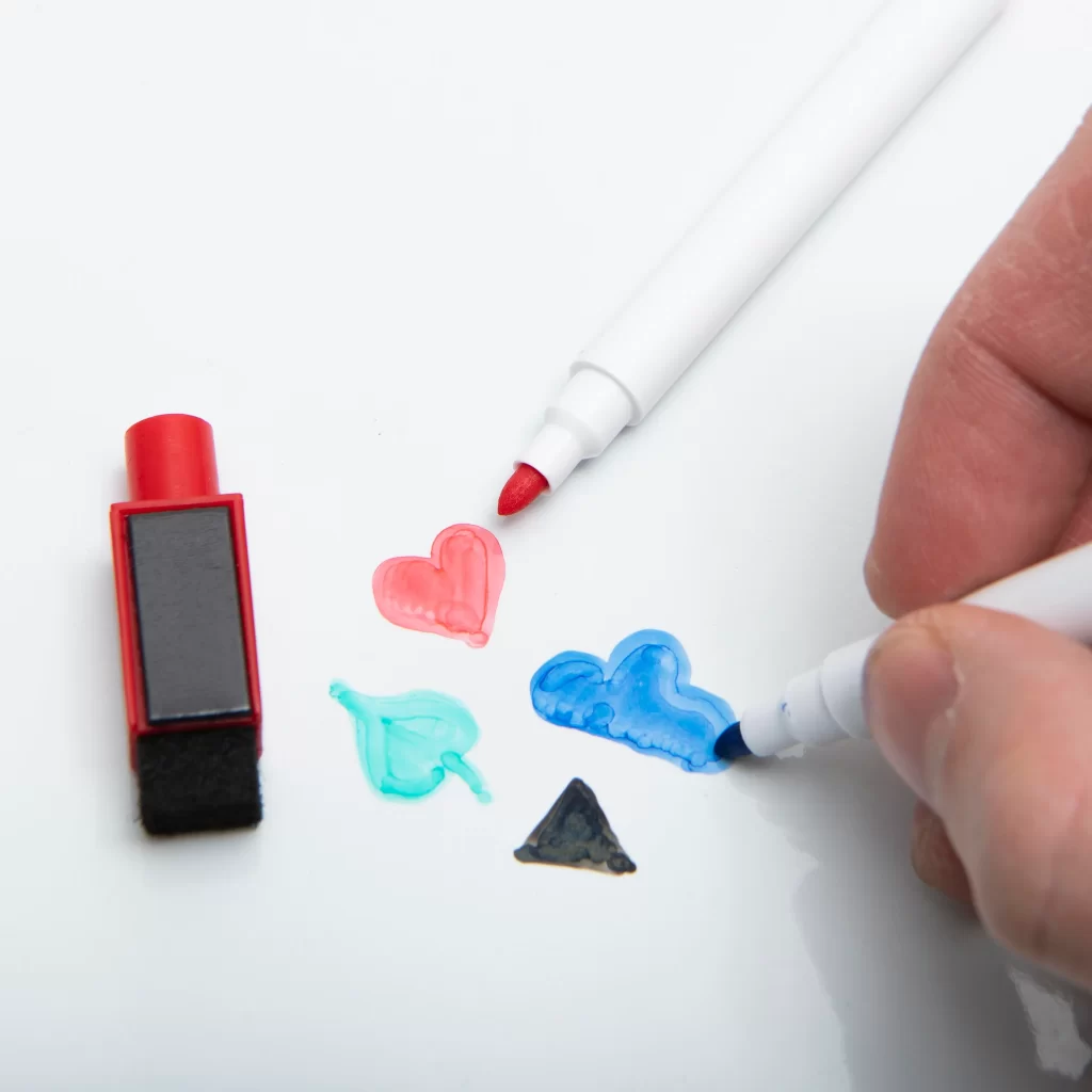 Whiteboard-Penne Sæt med Slettefilt og Magnet, 4 stk i 4 Farver
