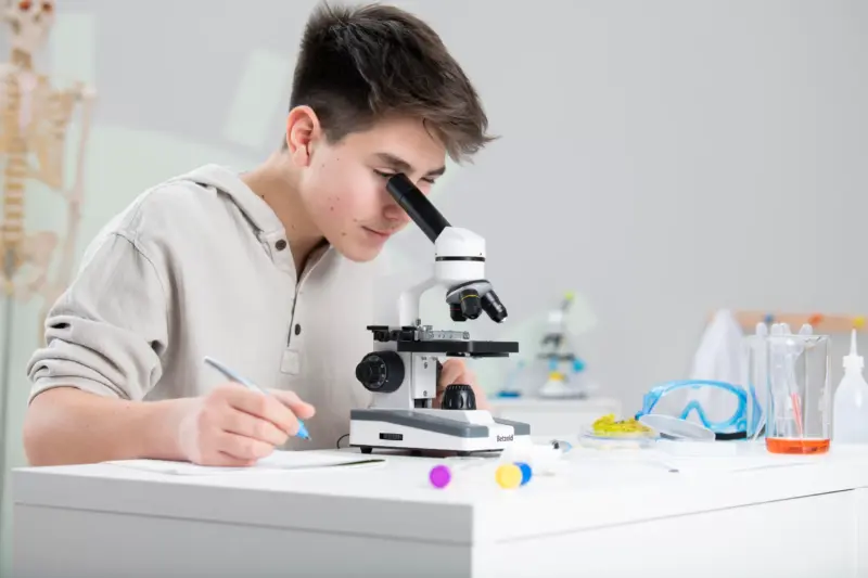 Skole Mikroskop A03 LED