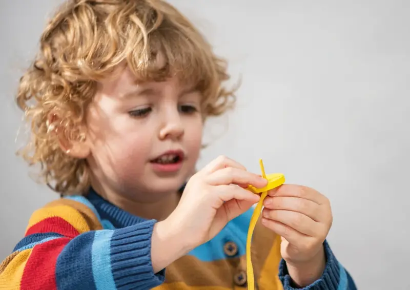sy spil lær farver og former
